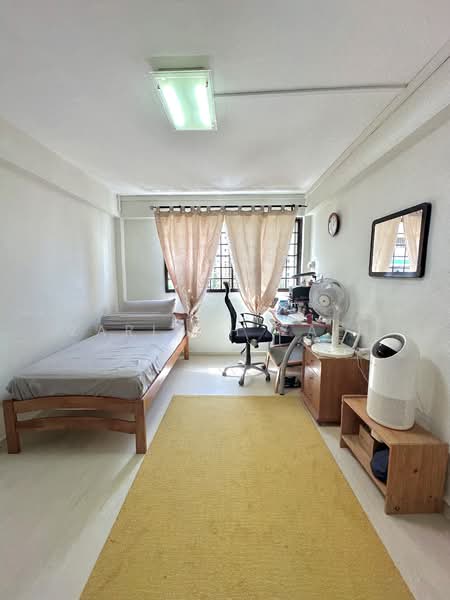 663 Yishun Avenue 4 HDB Flat For Sale at S$ 735,000 | PropertyGuru Singapore - Study Room