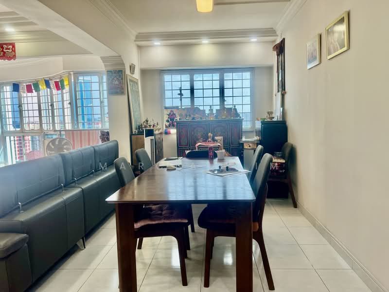 373 Hougang Street 31 HDB Flat For Sale at S$ 968,000 | PropertyGuru Singapore - Living Room