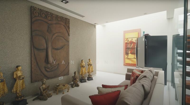 Detached House @ Ocean Drive, Ocean Drive, Paradise Island, 5 Bedrooms, 7,890 sqft, Detached House For Sale, by Yan Junfei, 500049627 - Living Room - PropertyGuru.com.sg