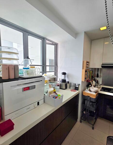 Waterfront Waves, 766 Bedok Reservoir Road, 3 Bedrooms, 1,270 sqft, Condominium For Rent, by Chloe Chang, 500049662 - Kitchen - PropertyGuru.com.sg