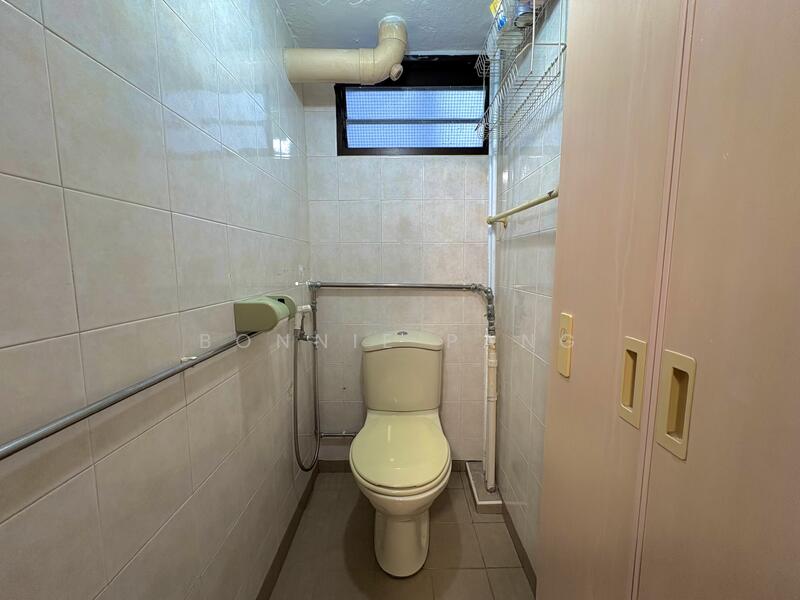 26 Toa Payoh East HDB Flat For Sale at S$ 339,999 | PropertyGuru Singapore - Bathroom