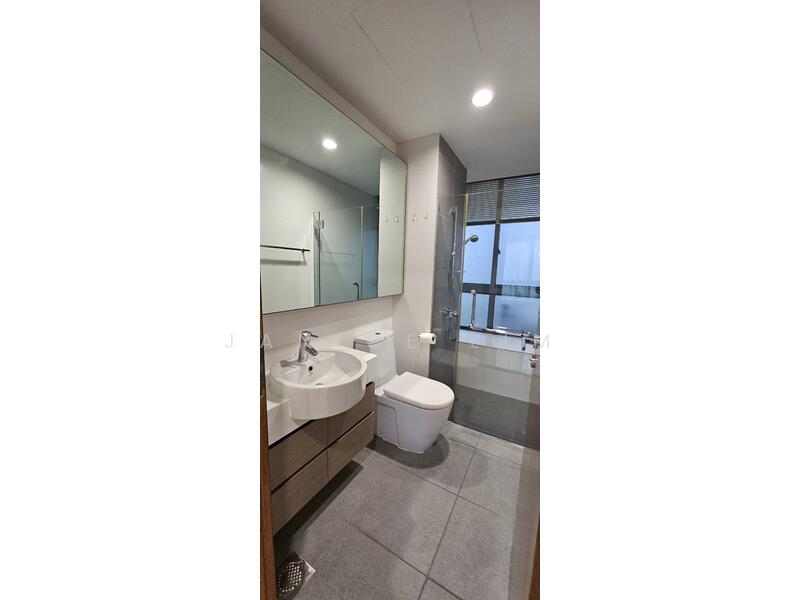 The Sixth Avenue Residences Condominium For Sale at S$ 2,600,000 | PropertyGuru Singapore - Common Bathroom