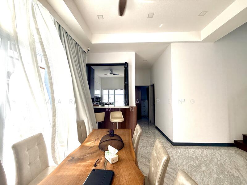 3 mins Walk to French School | Renovated Corner Terrace, Huddington Ave/ Kingswear Ave/ Hemsley Ave, 5 Bedrooms, 4,500 sqft, Corner Terrace For Rent, by Marc Chia Peng Wen, 500049703 - Dining Room - PropertyGuru.com.sg