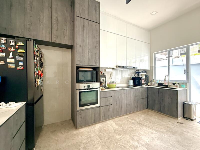 3 mins Walk to French School | Renovated Corner Terrace, Huddington Ave/ Kingswear Ave/ Hemsley Ave, 5 Bedrooms, 4,500 sqft, Corner Terrace For Rent, by Marc Chia Peng Wen, 500049703 - Kitchen - PropertyGuru.com.sg