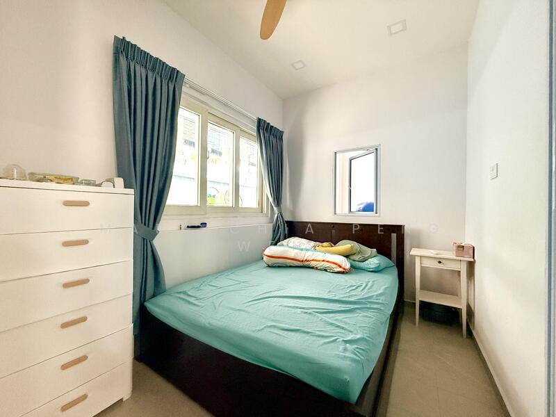 3 mins Walk to French School | Renovated Corner Terrace, Huddington Ave/ Kingswear Ave/ Hemsley Ave, 5 Bedrooms, 4,500 sqft, Corner Terrace For Rent, by Marc Chia Peng Wen, 500049703 - Granny Room - PropertyGuru.com.sg