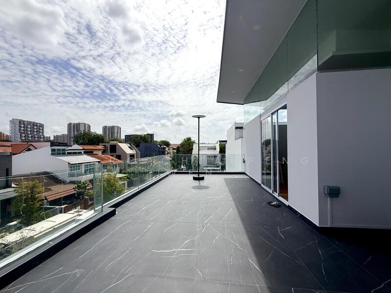 3 mins Walk to French School | Renovated Corner Terrace, Huddington Ave/ Kingswear Ave/ Hemsley Ave, 5 Bedrooms, 4,500 sqft, Corner Terrace For Rent, by Marc Chia Peng Wen, 500049703 - Balcony - PropertyGuru.com.sg