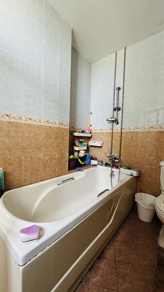 Harbour View Towers, 21 Telok Blangah Drive, 3 Bedrooms, 1,615 sqft, Condominium For Rent, by Bob Hum, 500049719 - Bathroom - PropertyGuru.com.sg