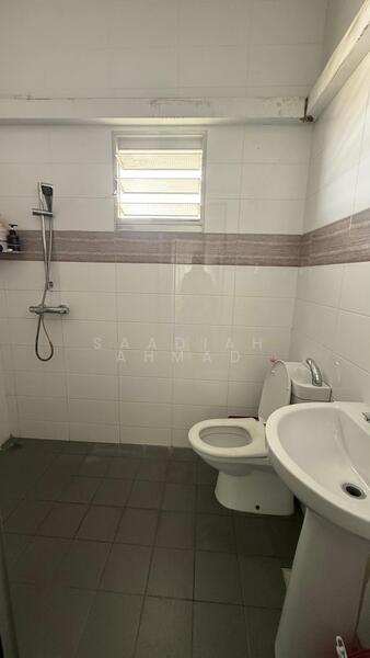 338C Anchorvale Crescent HDB Flat For Sale at S$ 670,000 | PropertyGuru Singapore - Bathroom