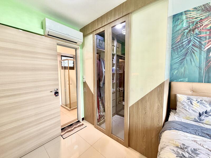 998B Buangkok Crescent HDB Flat For Sale at S$ 560,000 | PropertyGuru Singapore - Bedroom