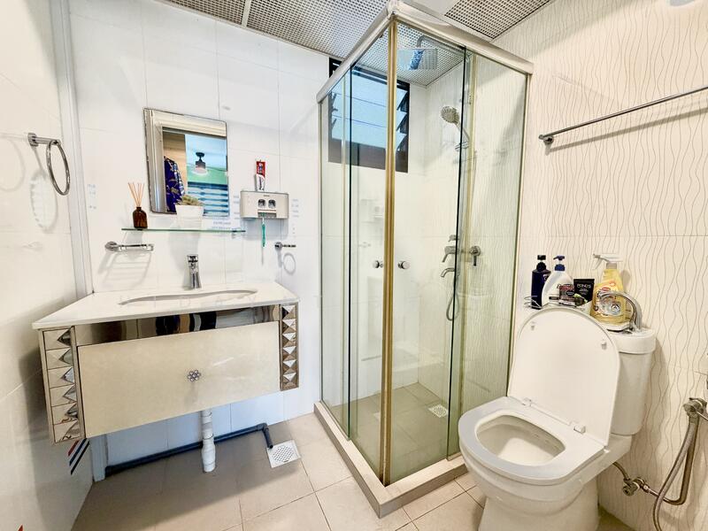998B Buangkok Crescent HDB Flat For Sale at S$ 560,000 | PropertyGuru Singapore - Bathroom