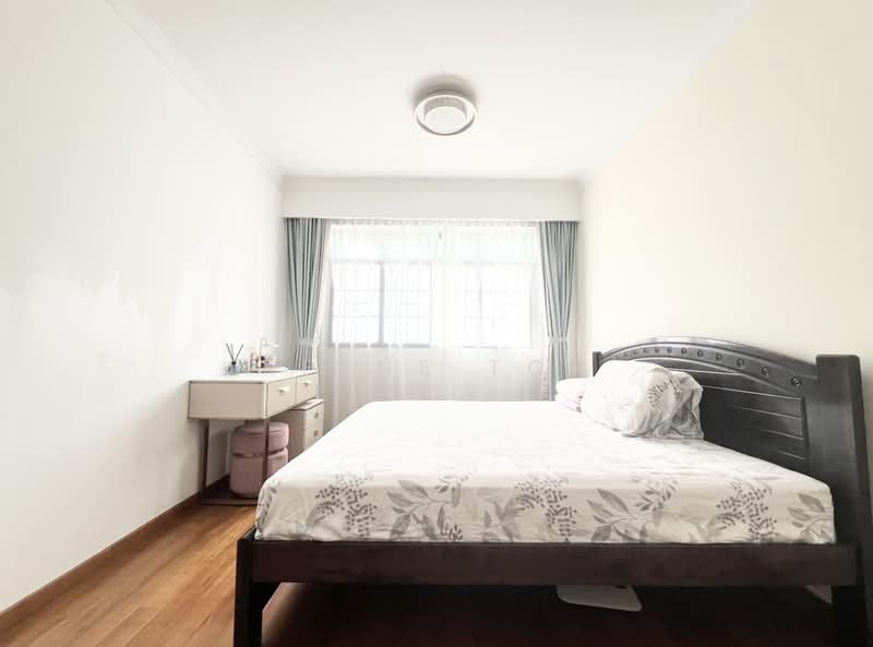 377A Hougang Street 32 HDB Flat For Sale at S$ 1,080,000 | PropertyGuru Singapore - Bedroom
