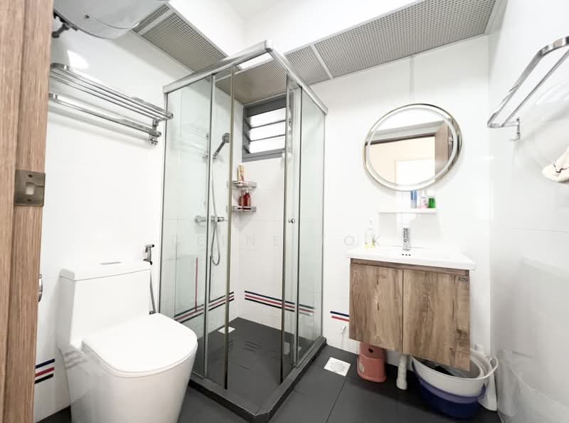 377A Hougang Street 32 HDB Flat For Sale at S$ 1,080,000 | PropertyGuru Singapore - Bathroom