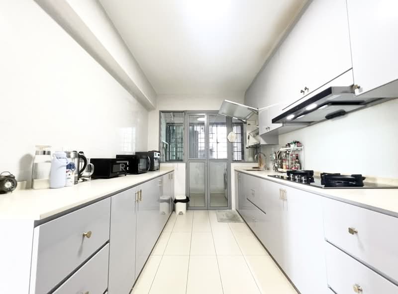 377A Hougang Street 32 HDB Flat For Sale at S$ 1,080,000 | PropertyGuru Singapore - Kitchen