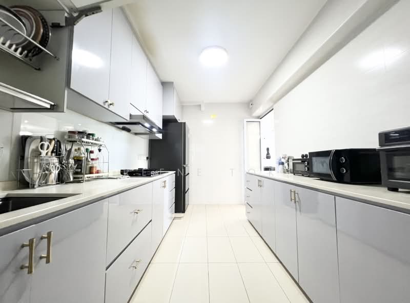 377A Hougang Street 32 HDB Flat For Sale at S$ 1,080,000 | PropertyGuru Singapore - Kitchen