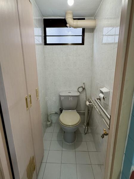 26 Toa Payoh East HDB Flat For Sale at S$ 360,000 | PropertyGuru Singapore - Bathroom