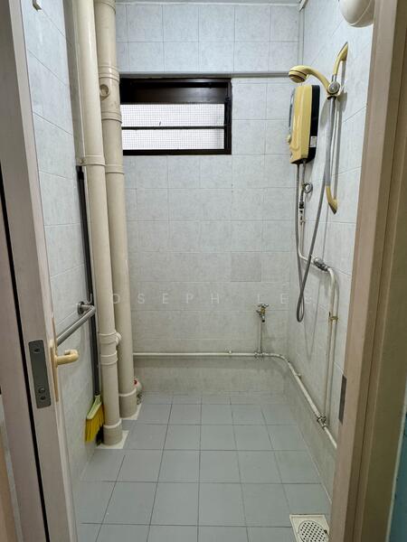 26 Toa Payoh East HDB Flat For Sale at S$ 360,000 | PropertyGuru Singapore - Bathroom