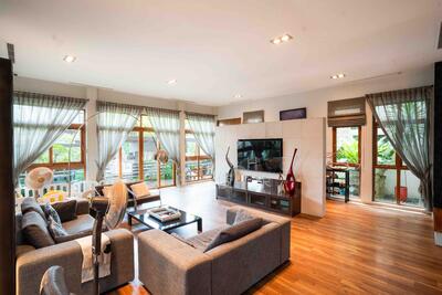 For Sale - Just Listed | Luxurious Renovated 2.5 Sty Detached Home - Massive 5,058 sqft Land