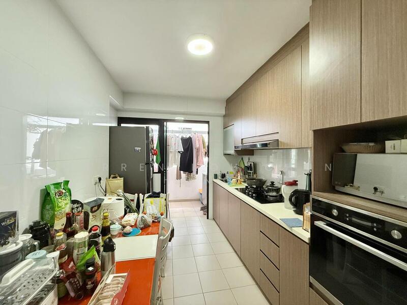 120A Edgedale Plains HDB Flat For Sale at S$ 752,000 | PropertyGuru Singapore - Kitchen