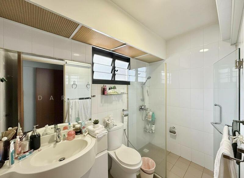 120A Edgedale Plains HDB Flat For Sale at S$ 752,000 | PropertyGuru Singapore - Bathroom