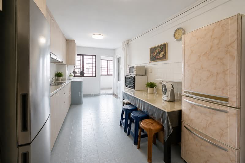 425 Ang Mo Kio Avenue 3, 425 Ang Mo Kio Avenue 3, 3 Bedrooms, 786 sqft, HDB Flat For Sale, by Farhan Ibrahim, 500049812 - Kitchen - PropertyGuru.com.sg