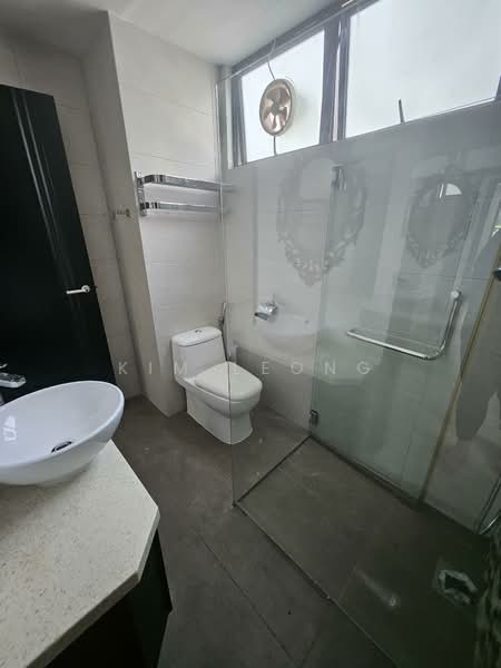 Mutiara View Apartment For Sale at S$ 3,350,000 | PropertyGuru Singapore - Bathroom