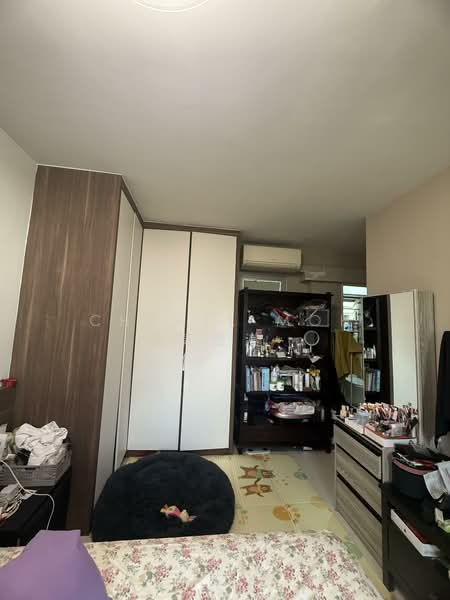 470C Upper Serangoon Crescent HDB Flat For Sale at S$ 1,020,000 | PropertyGuru Singapore - Bedroom