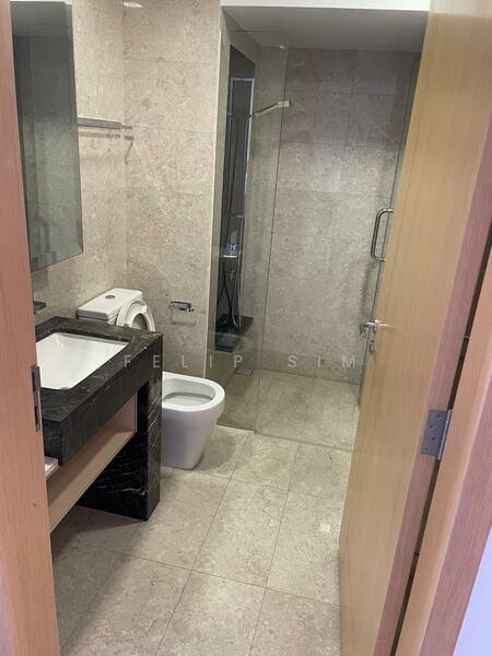 Marina Bay Suites, 3 Central Boulevard, 3 Bedrooms, 1,604 sqft, Apartment For Rent, by Felip Sim, 500049907 - Bathroom - PropertyGuru.com.sg