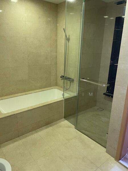 Marina Bay Suites, 3 Central Boulevard, 3 Bedrooms, 1,604 sqft, Apartment For Rent, by Felip Sim, 500049907 - Bathroom - PropertyGuru.com.sg