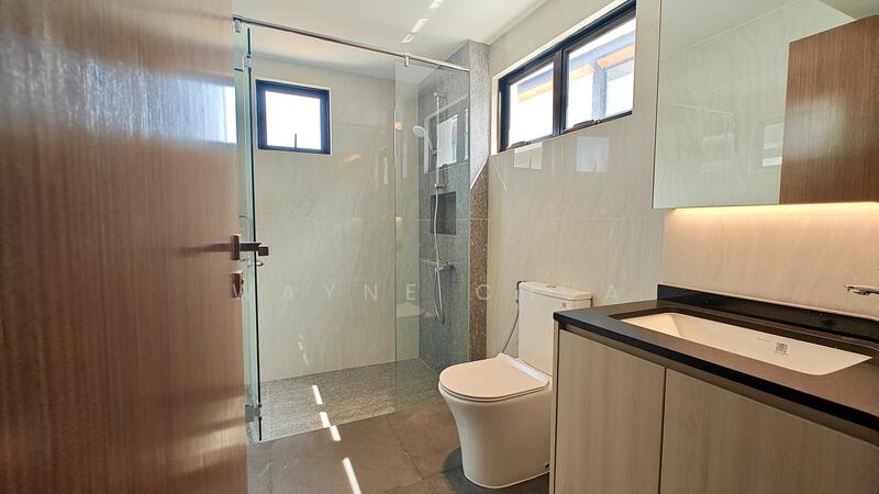 Spacious modern home with stunning city views, , 4 Bedrooms, 3,604 sqft, Semi-Detached House For Rent, by Wayne Chua, 500049933 - Bathroom - PropertyGuru.com.sg