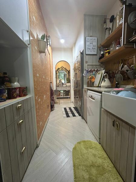 Bluwaters 2 Condominium For Sale at S$ 1,950,000 | PropertyGuru Singapore - Kitchen