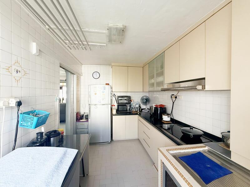 113 Yishun Ring Road HDB Flat For Sale at S$ 508,000 | PropertyGuru Singapore - Kitchen