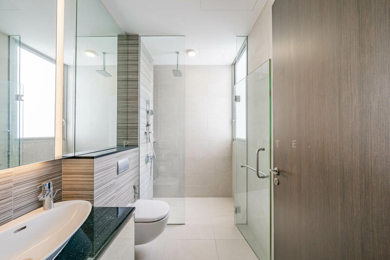 Kallang Riverside, 51 Kampong Bugis, 2 Bedrooms, 958 sqft, Condominium For Rent, by Gina Tow, 500049974 - Bathroom - PropertyGuru.com.sg