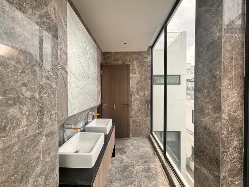 Ready to Move In Bedok Ave Semi Detached Semi-Detached House For Sale at S$ 7,000,000 | PropertyGuru Singapore - Bathroom