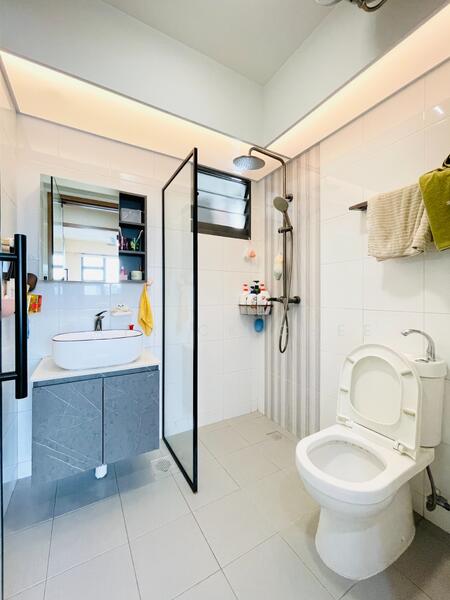 464B Clementi Avenue 1 HDB Flat For Sale at S$ 1,400,000 | PropertyGuru Singapore - Bathroom