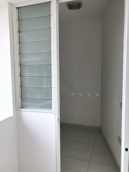 d'Leedon (Former Farrer Court), 13 Leedon Heights, 3 Bedrooms, 1,281 sqft, Condominium For Rent, by Alvin Phua, 500050027 - Helper’s room - PropertyGuru.com.sg