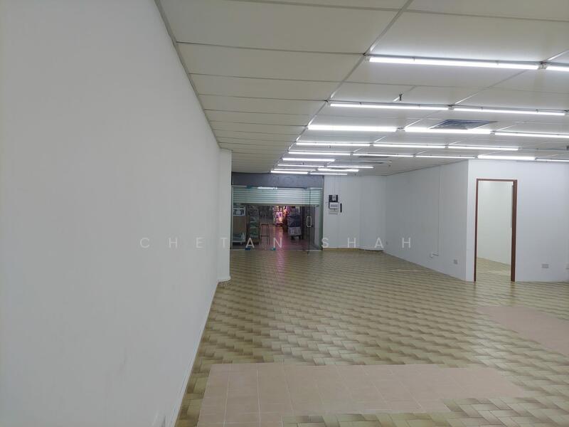 Sim Lim Tower, 10 Jalan Besar, 1,582 sqft, Other Retail For Rent, by Chetan Shah, 500050044 - Interior - CommercialGuru.com.sg