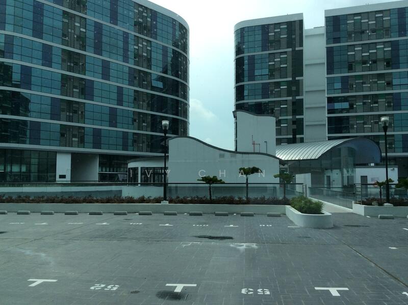 Oxley BizHub, 61 Ubi Road 1, 1,561 sqft, Light Industrial (B1) For Rent, by Ivy Chan, 500050110 - Direct access to  Gym/Pool (same level) - CommercialGuru.com.sg