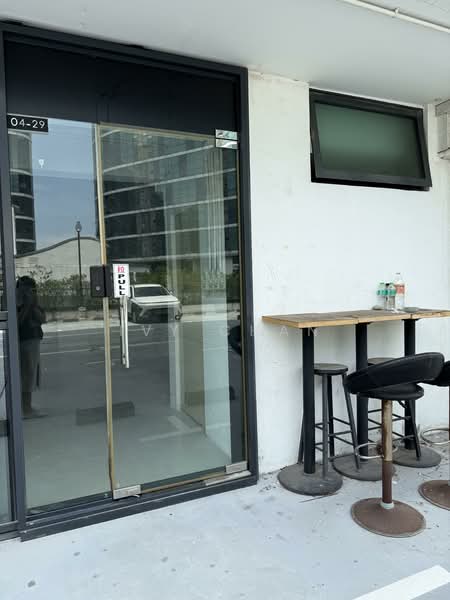 Oxley BizHub, 61 Ubi Road 1, 1,561 sqft, Light Industrial (B1) For Rent, by Ivy Chan, 500050110 - Impressive entrance with Glassdoor ! - CommercialGuru.com.sg
