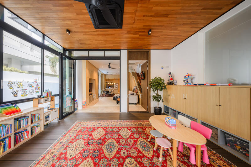 9 months lease term at Rivieria Drive Semi Detach House with Lift and Swimming Pool, 2D Riviera Drive, 5 Bedrooms, 6,480 sqft, Semi-Detached House For Rent, by Lawrence Tan, 500050143 - Living Room - PropertyGuru.com.sg