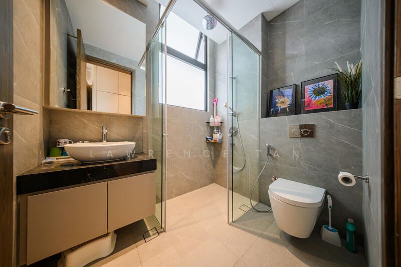 9 months lease term at Rivieria Drive Semi Detach House with Lift and Swimming Pool, 2D Riviera Drive, 5 Bedrooms, 6,480 sqft, Semi-Detached House For Rent, by Lawrence Tan, 500050143 - Bathroom - PropertyGuru.com.sg