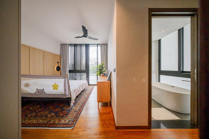 9 months lease term at Rivieria Drive Semi Detach House with Lift and Swimming Pool, 2D Riviera Drive, 5 Bedrooms, 6,480 sqft, Semi-Detached House For Rent, by Lawrence Tan, 500050143 - Bedroom - PropertyGuru.com.sg