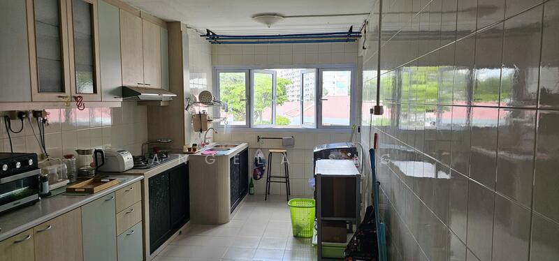 442 Clementi Avenue 3 HDB Flat For Sale at S$ 600,000 | PropertyGuru Singapore - Kitchen