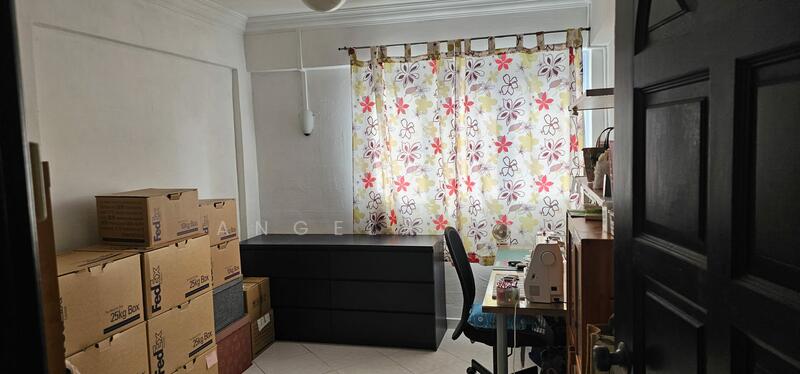 442 Clementi Avenue 3 HDB Flat For Sale at S$ 600,000 | PropertyGuru Singapore - Study