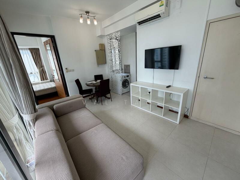 De Centurion Apartment For Sale at S$ 1,190,000 | PropertyGuru Singapore - Living Room