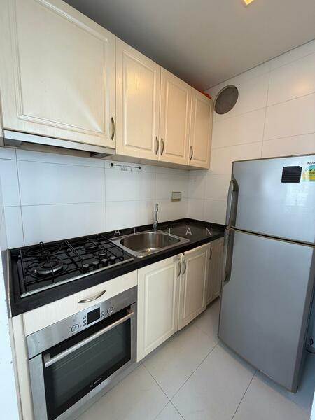 De Centurion Apartment For Sale at S$ 1,190,000 | PropertyGuru Singapore - Kitchen