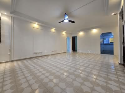 For Sale - 906 Tampines Avenue 4