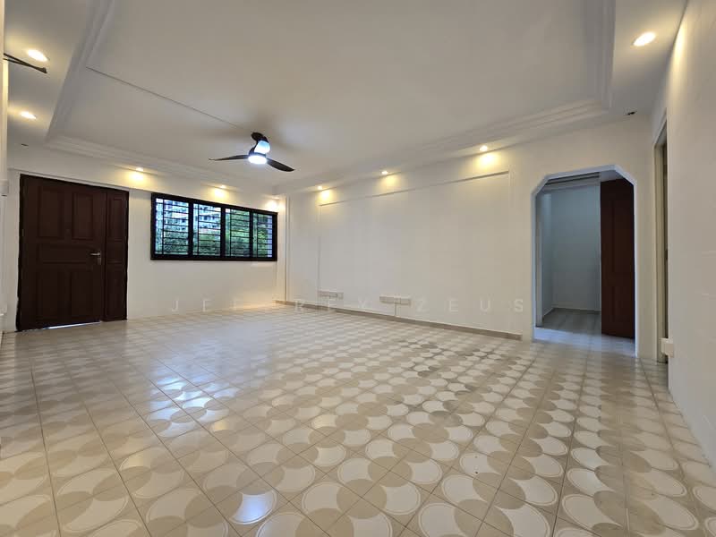 906 Tampines Avenue 4, 906 Tampines Avenue 4, 3 Bedrooms, 1,119 sqft, HDB Flat For Sale, by Jeffrey Zeus, 500050182 - Living Room - PropertyGuru.com.sg