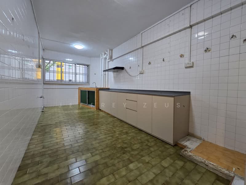906 Tampines Avenue 4, 906 Tampines Avenue 4, 3 Bedrooms, 1,119 sqft, HDB Flat For Sale, by Jeffrey Zeus, 500050182 - Kitchen - PropertyGuru.com.sg