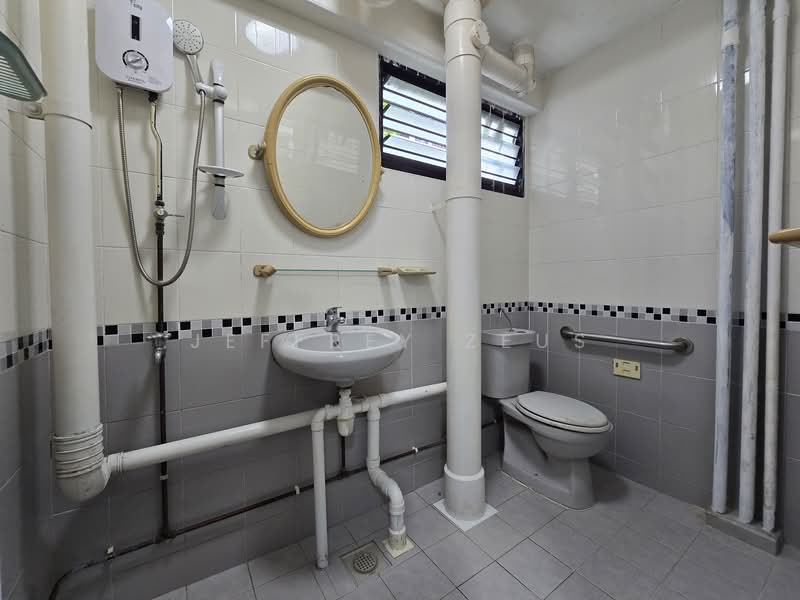 906 Tampines Avenue 4, 906 Tampines Avenue 4, 3 Bedrooms, 1,119 sqft, HDB Flat For Sale, by Jeffrey Zeus, 500050182 - Bathroom - PropertyGuru.com.sg