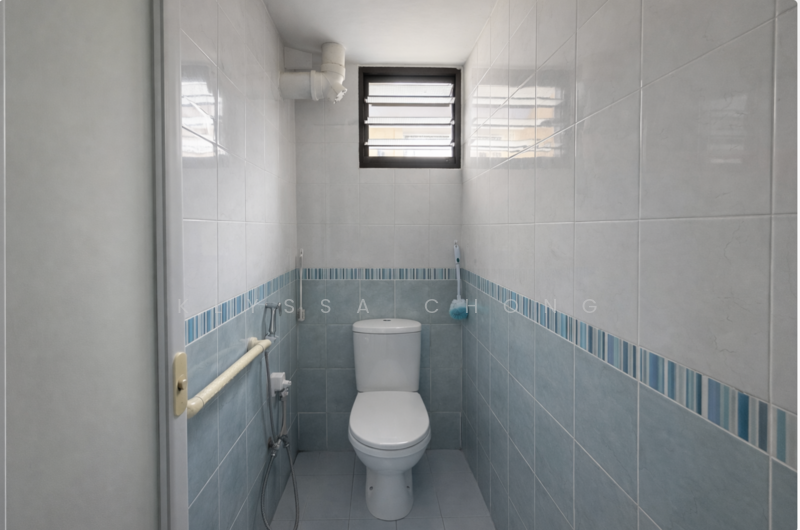 806 King George's Avenue HDB Flat For Sale at S$ 508,888 | PropertyGuru Singapore - Bathroom